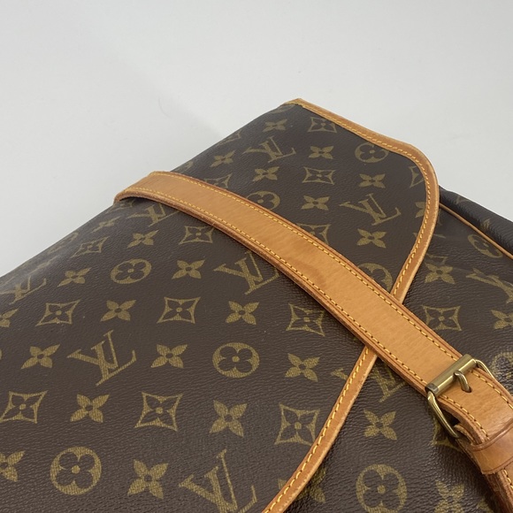 LOUIS VUITTON Saumur 43 Shoulder Bag - Picture 15 of 16
